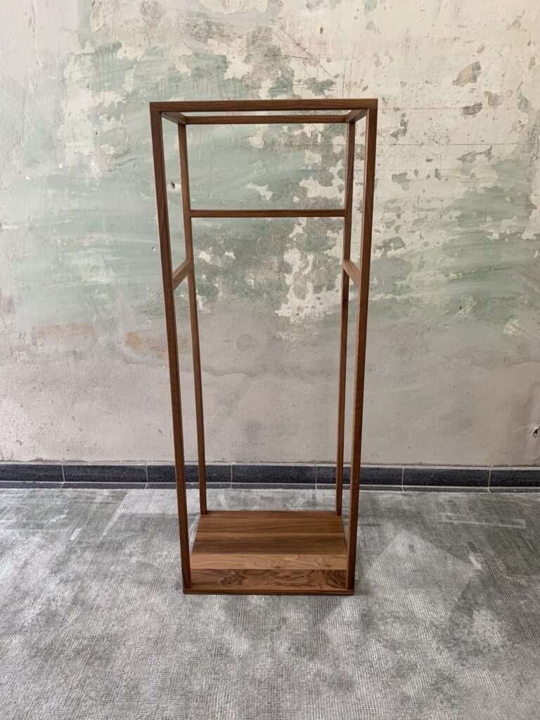 TB.21–Modern-Stummer-Diener