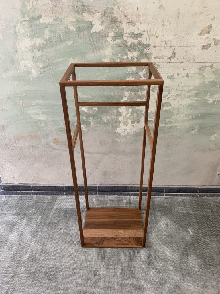 TB.21–Modern-Stummer-Diener