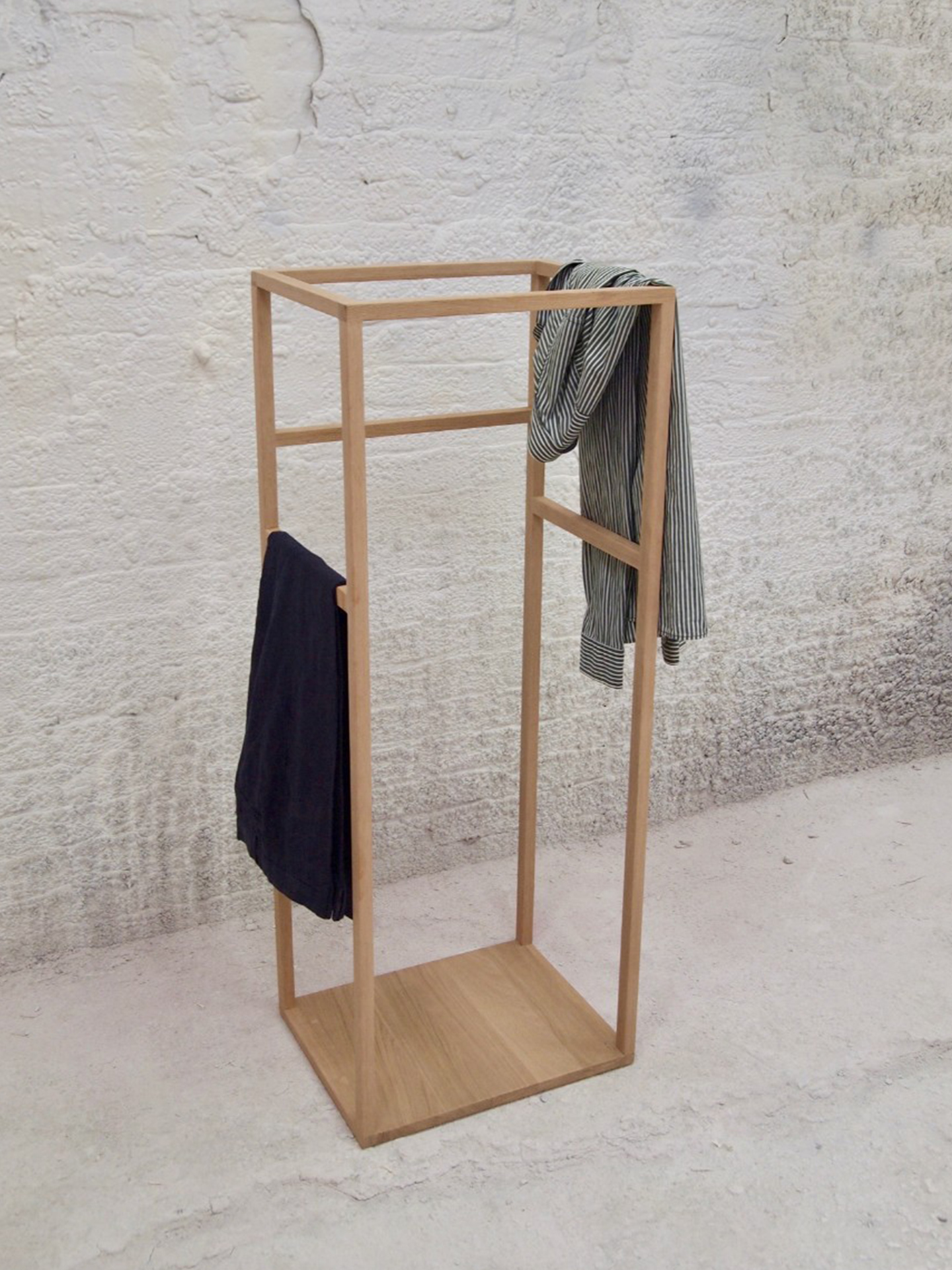 TB.21–Modern-Stummer-Diener